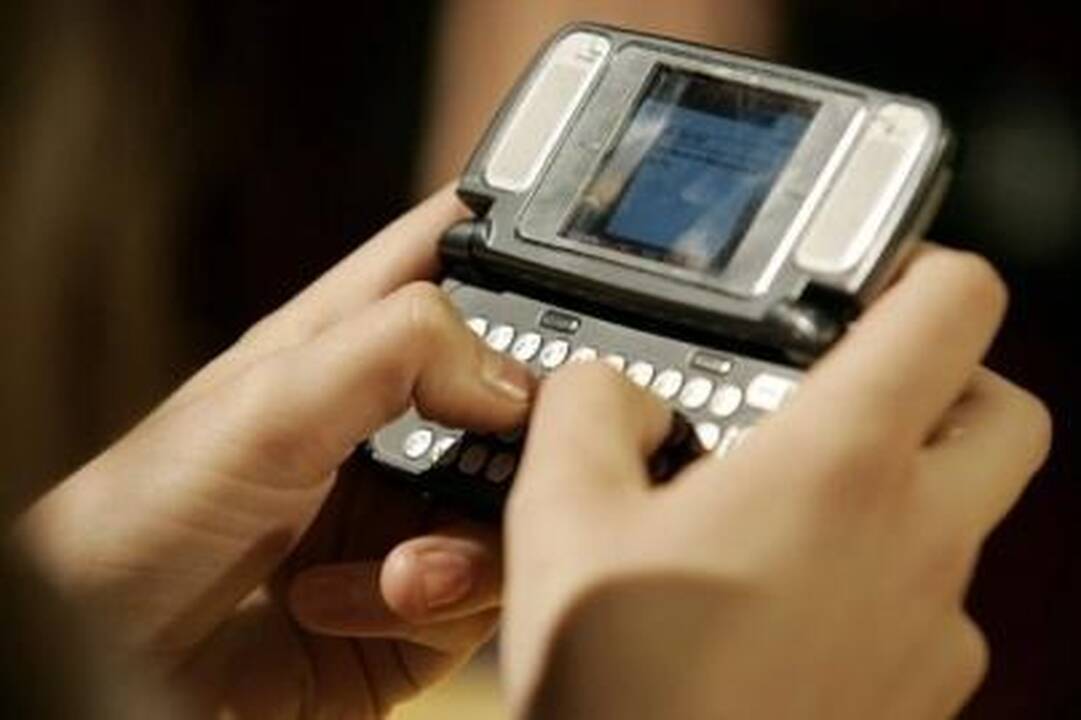 SMS žinutes greičiausiai rašo 17-metė švedė