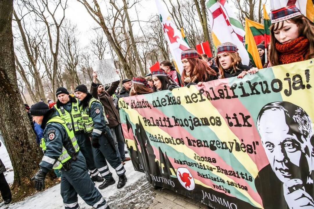 Provokacija nepavyko: tautininkų eitynės baigėsi sugiedojus himną