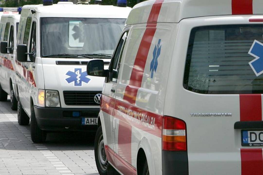 Iš penkto aukšto iškritusi girta marijampolietė liko gyva