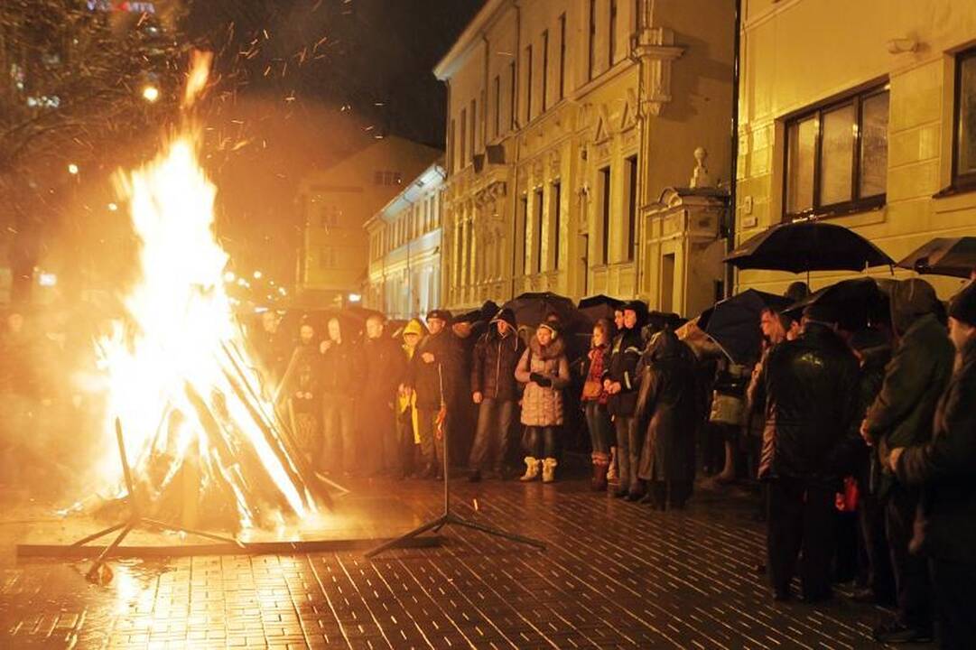 Laisvės gynėjų dieną vėl liepsnos laužai