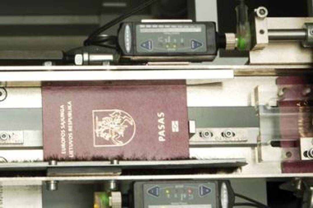Pradedami išduoti nauji pasai su biometriniais duomenimis