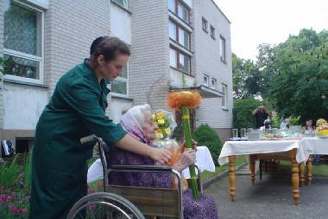 Siūloma prailginti socialinių darbuotojų atostogas
