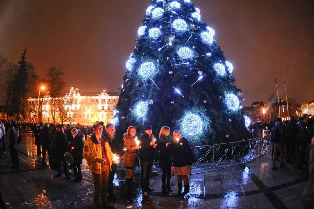 Vilniaus Katedros aikštėje – šampano taurės ir fejerverkai