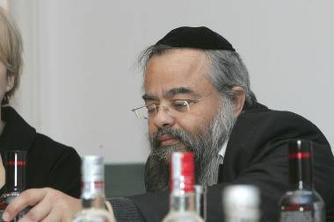 Rabinas tikrino „Stumbro“ degtinę