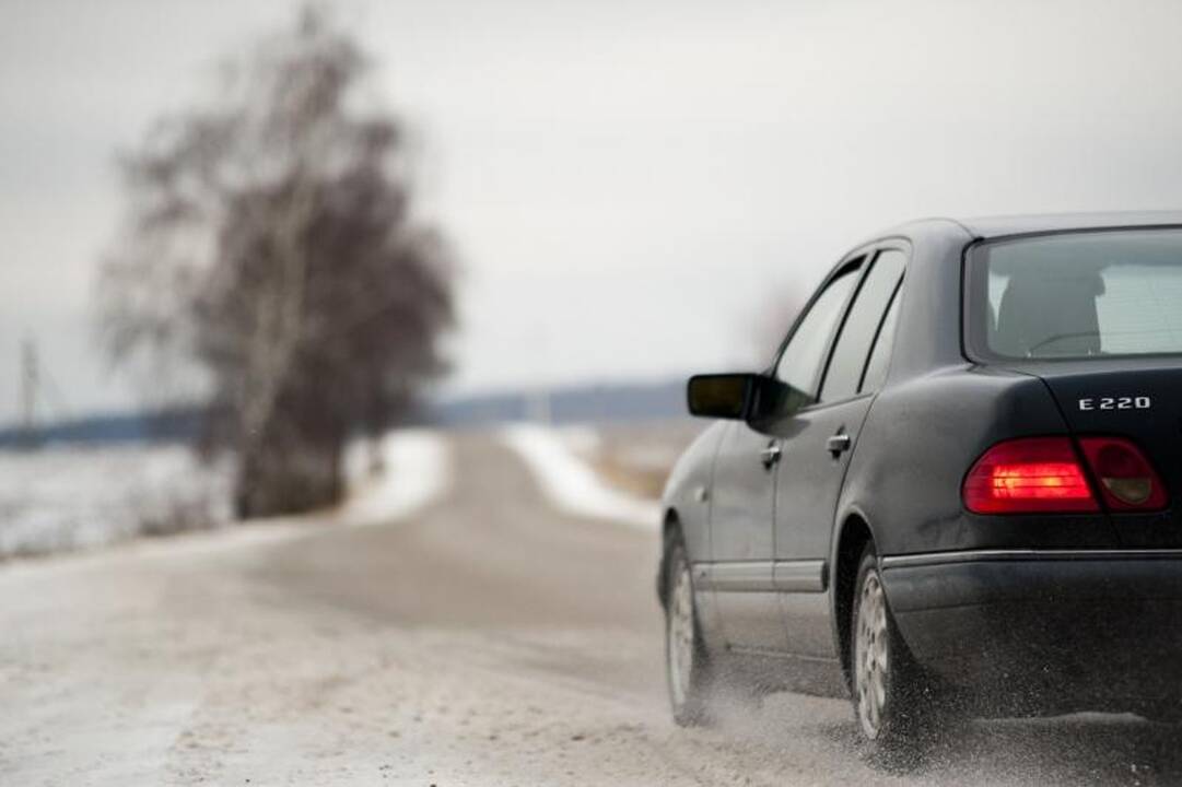 Naujųjų naktį eismo sąlygas sunkins plikledis