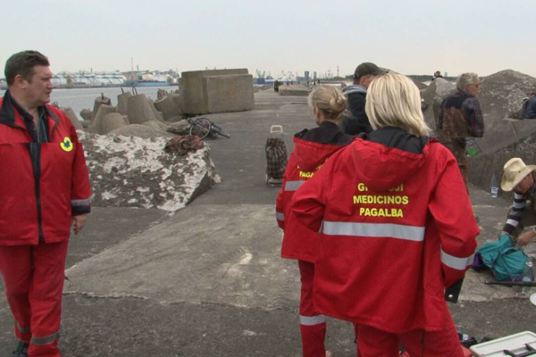 Gelbėtojai iš jūros ištraukė žvejo kūną (foto)