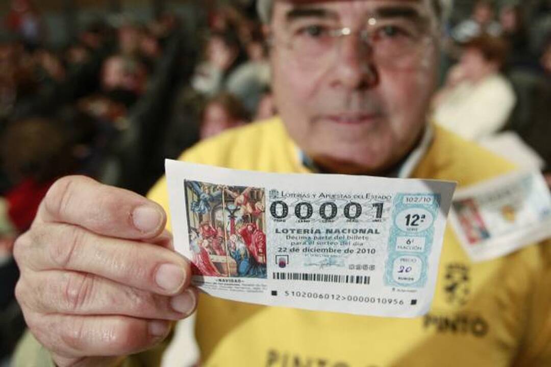 Loterijos "Euro Millions" rekordinį 185 mln. eurų aukso puodą laimėjo britas