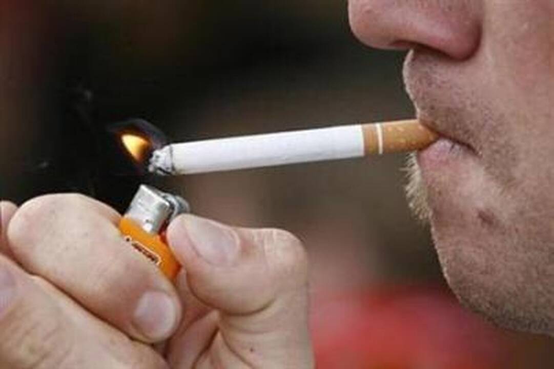 Rūkaliai kelia grėsmę savo sutuoktinių sveikatai