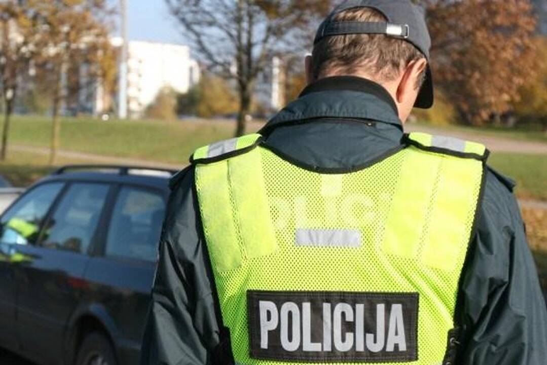 Šiauliečiai įtariami pardavinėję užsienyje vogtus automobilius