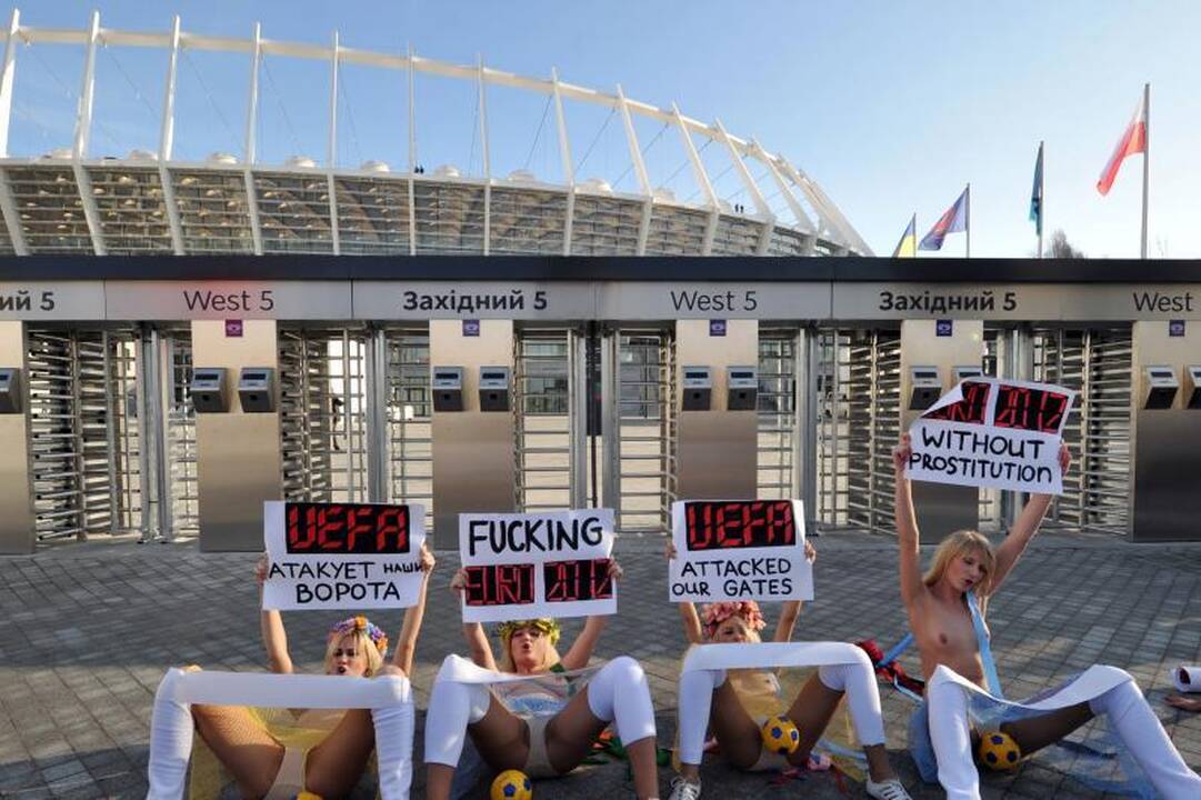 „FEMEN“ aktyvistės protestavo prieš „Euro-2012“ Ukrainoje