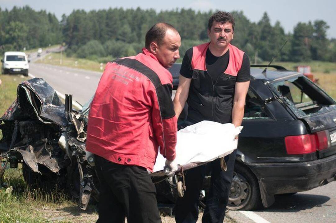 Per susidūrimą kaktomuša žuvo abu vairuotojai