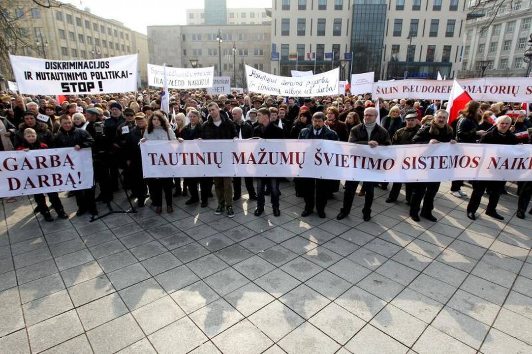 Darnūs santykiai – tik po lenkiškų pavardžių rašybos įteisinimo?