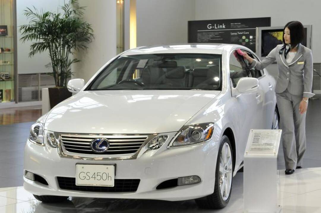 „Lexus“ pristato naująją LS modelių gamą