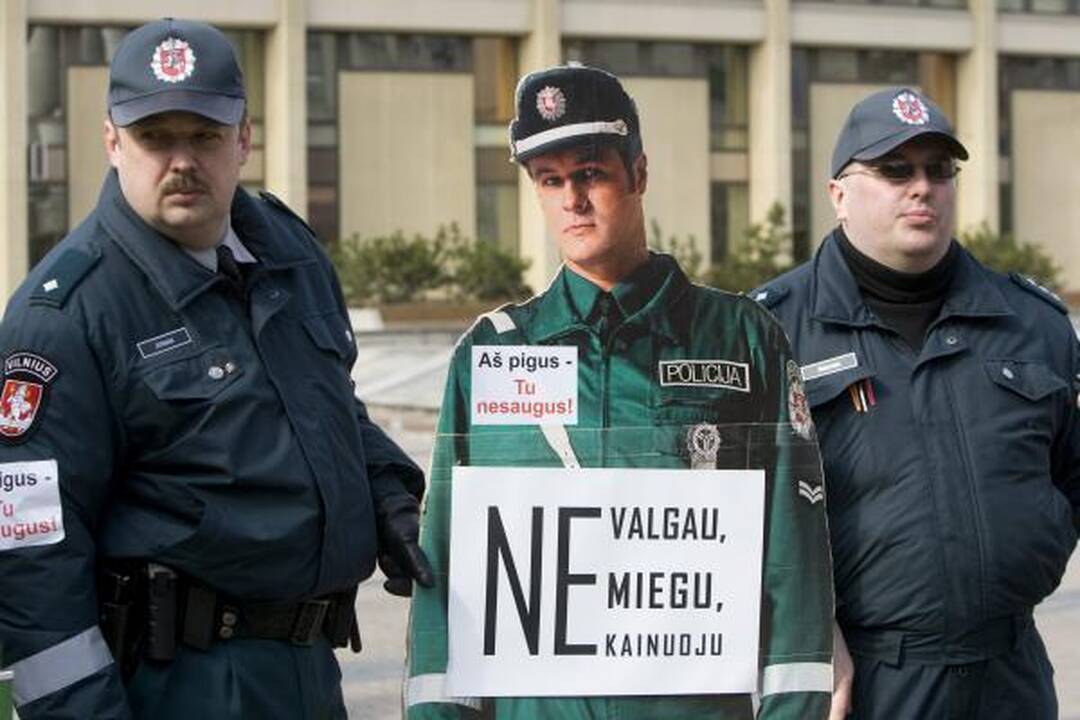 Trūksta lėšų pareigūnų uniformoms 