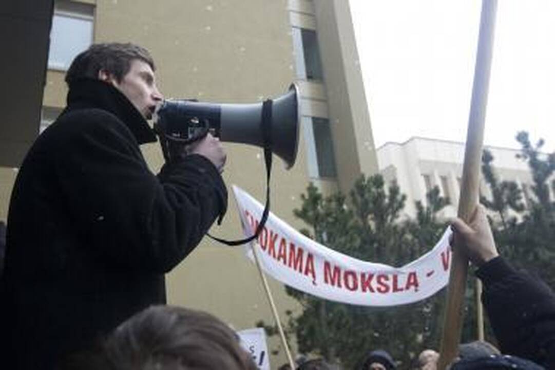Studentai atsisakė „frontininkų“ paslaugų