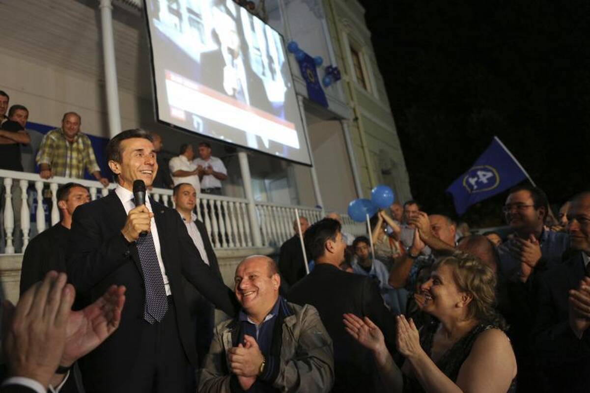 Gruzijoje tebeskaičiuojant rinkimų balsus pirmauja opozicija