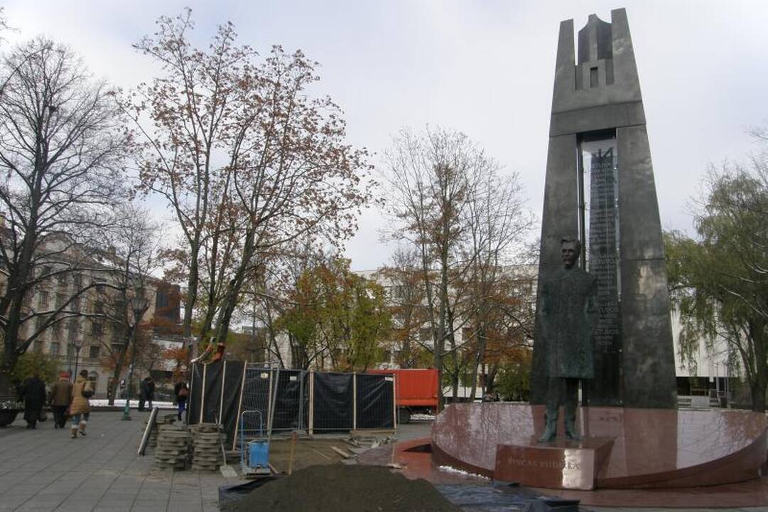 Sostinės V. Kudirkos aikštė ir vėl virto statybų aikštele