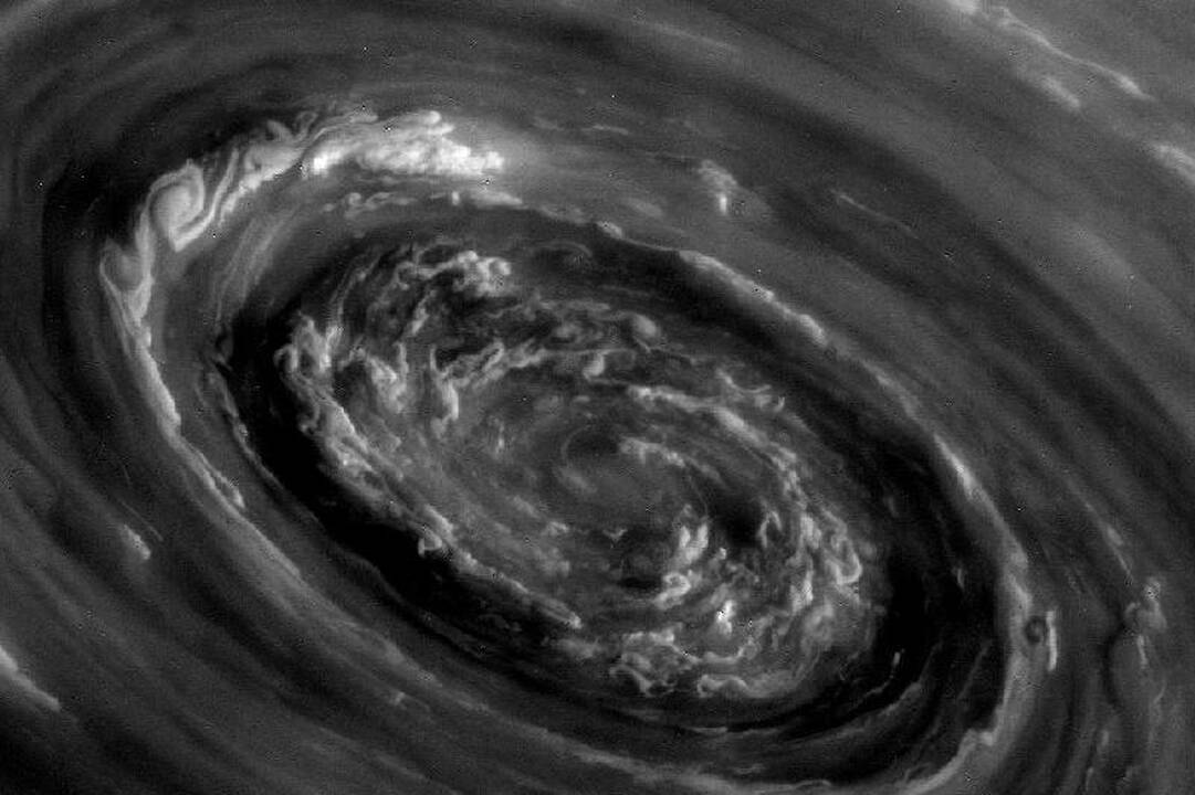 Saturne užfiksuota 1,6 tūkst. kilometrų skersmens audra (foto)