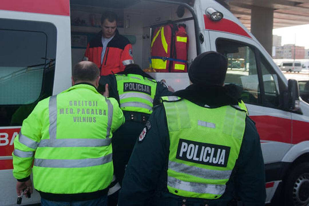 Vilniuje skubėdamas į gaisrą į avariją pateko policijos ekipažas (papildyta)
