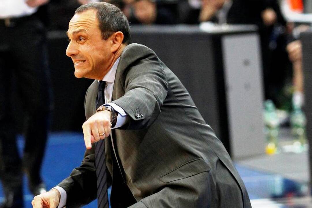 Krepšinio profesoriumi vadinamas E. Messina imsis muštruoti turkus?