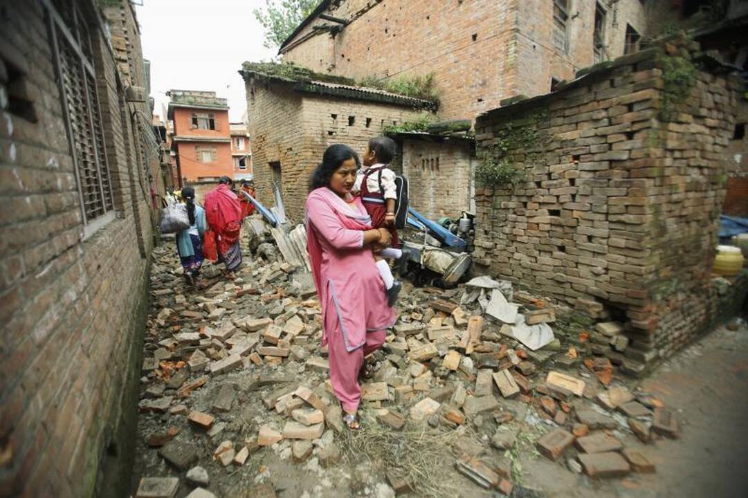 Po žemės drebėjimo Indijos ir Nepalo pasienyje – 45 žuvusieji