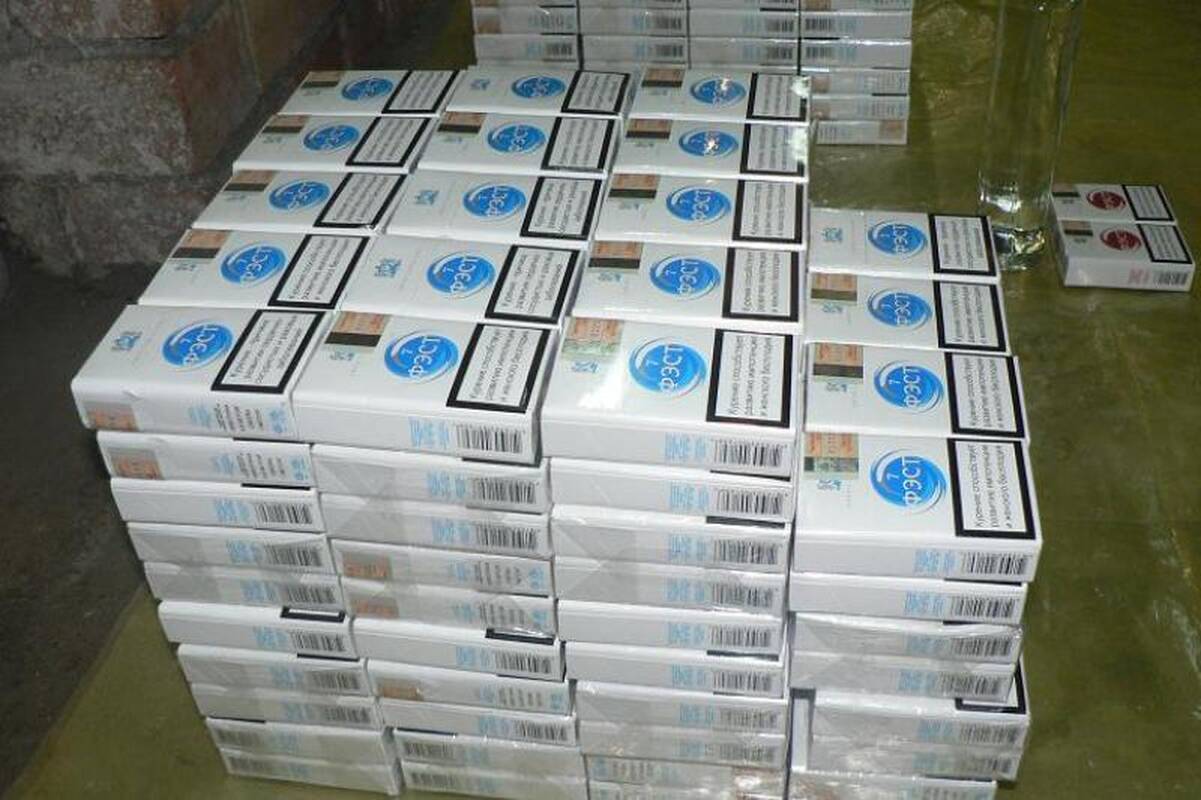 Pasienyje įkliuvusi vilniečių trijulė nešė 9 cigarečių dėžes