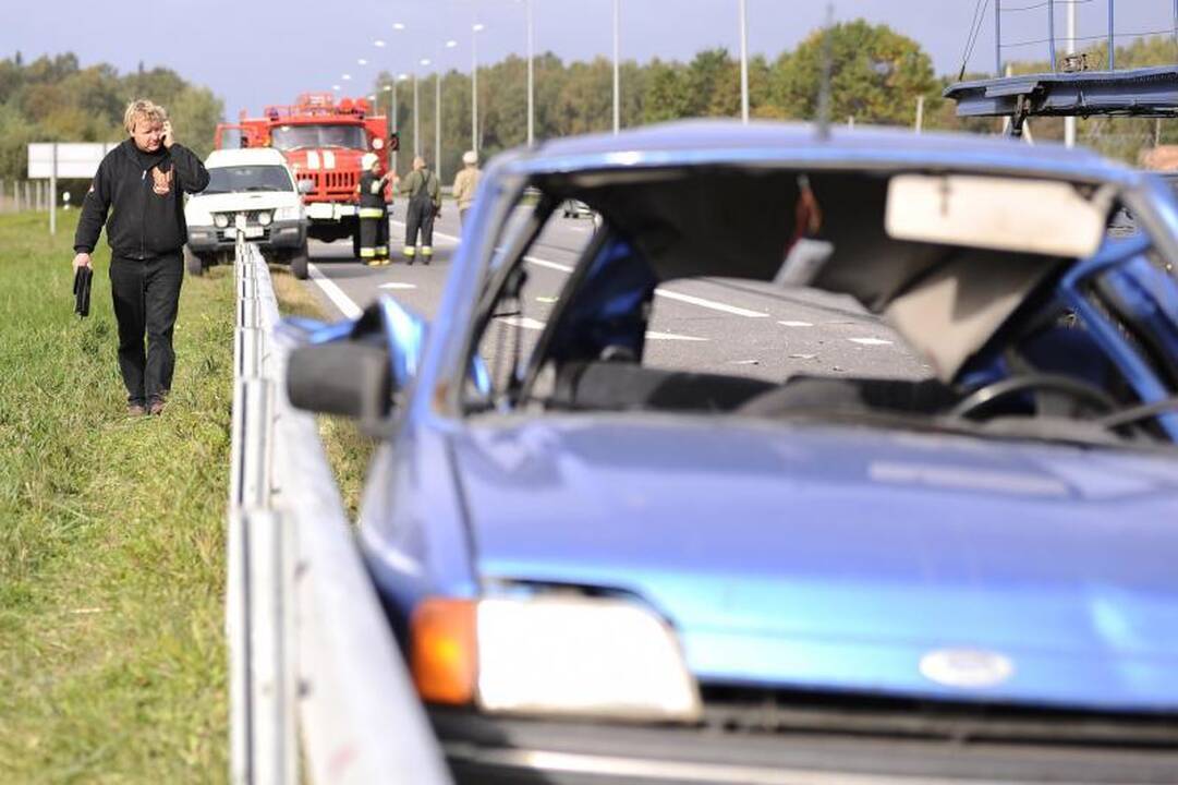 Avarija autostradoje prie Kauno: vilkikas sutraiškė „Fiestą“