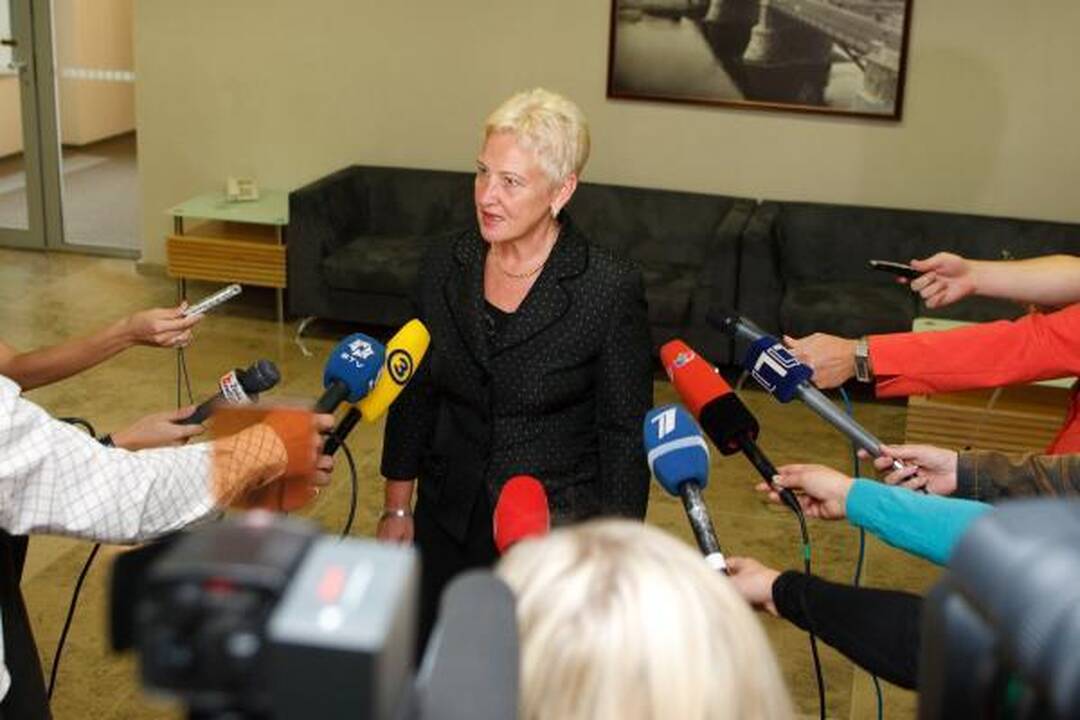 Seimo pirmininkė ragina baigti kalbas dėl Vyriausybės kaitos