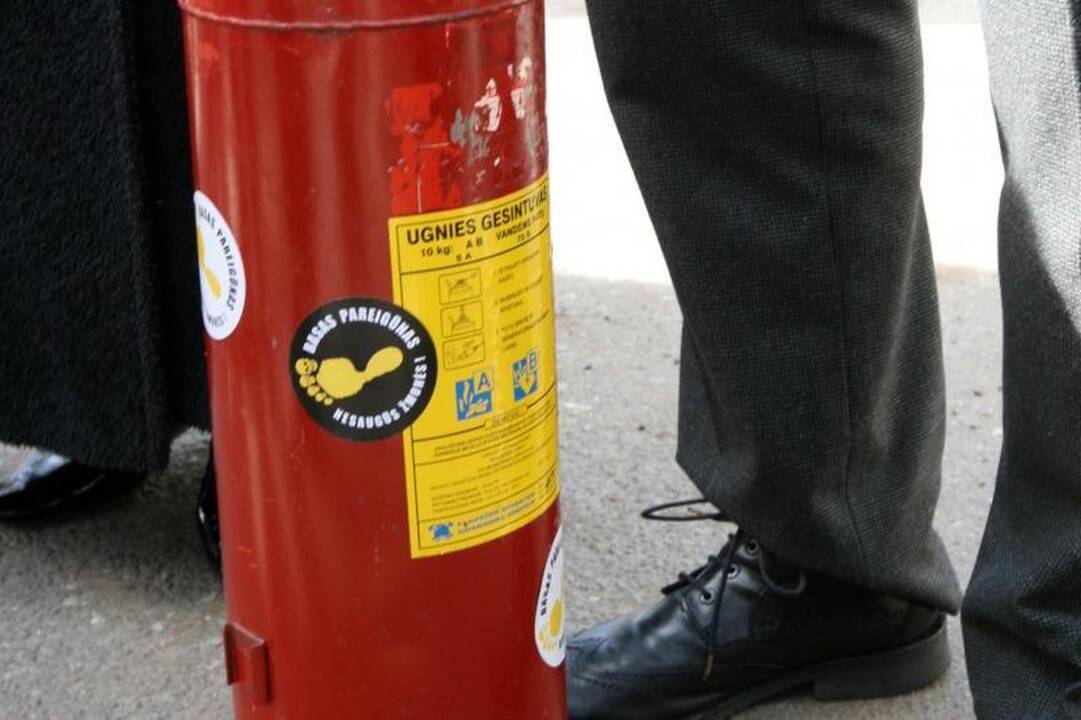 Girtas kaunietis „gesino“ pardavėją