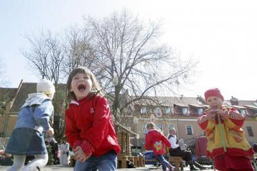 Šv.Velykų tradicijos Europoje: vandens purslai ir skraidantys ąsočiai