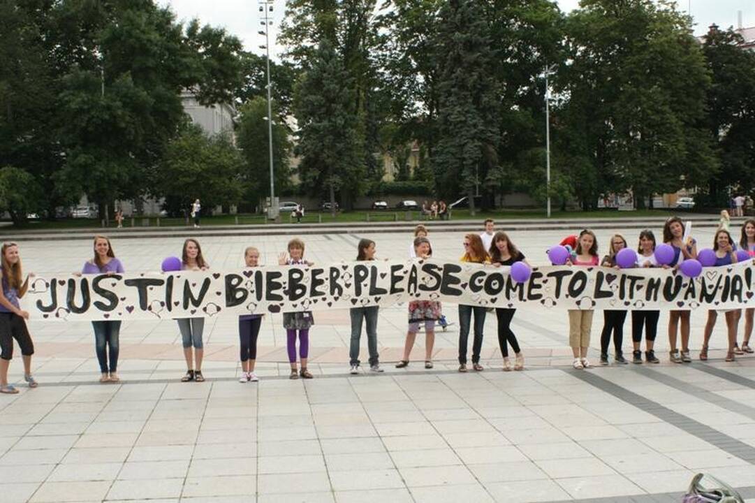 J.Bieberio gerbėjai Vilniuje apmėtyti kiaušiniais