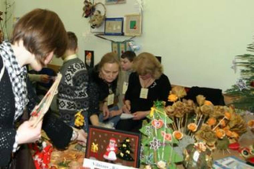 Neįgalių vaikų darbeliai gali tapti ypatinga dovana