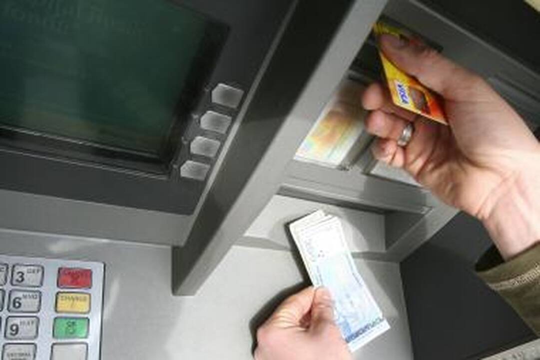 Vagys mėgino pagrobti bankomatą
