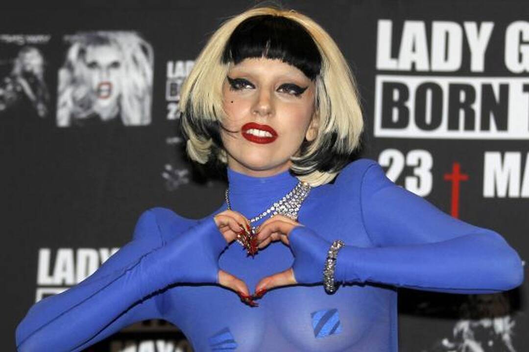 Lady Gaga po viešbutį lakstė nuoga