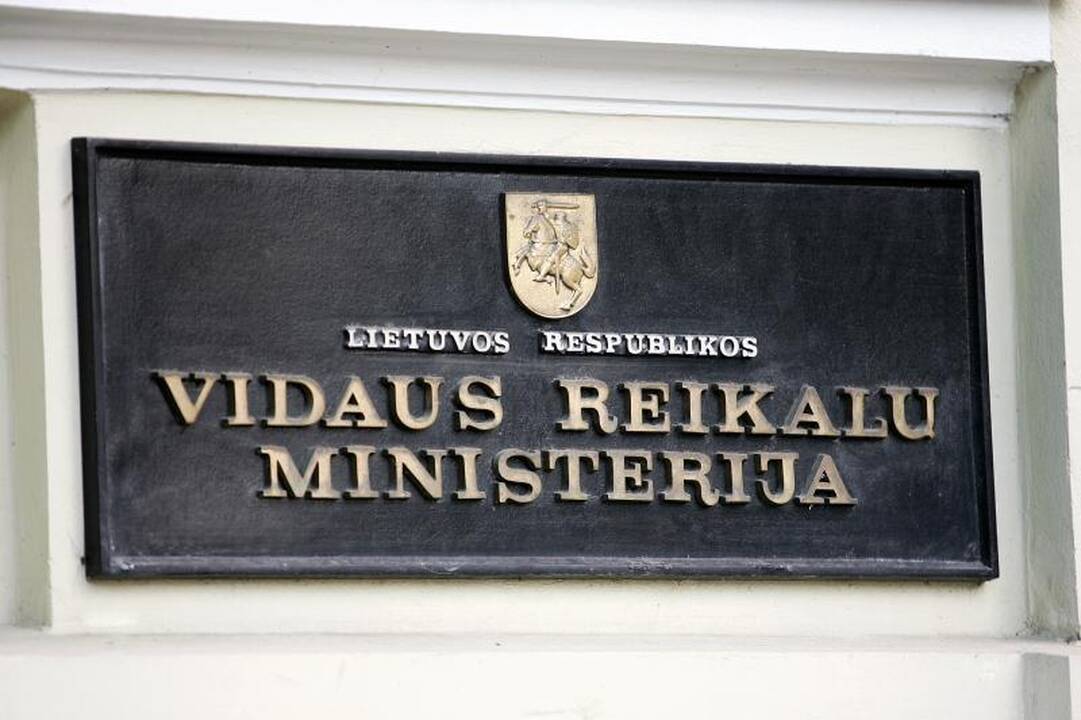 Postų neteks per šimtą politinio pasitikėjimo tarnautojų