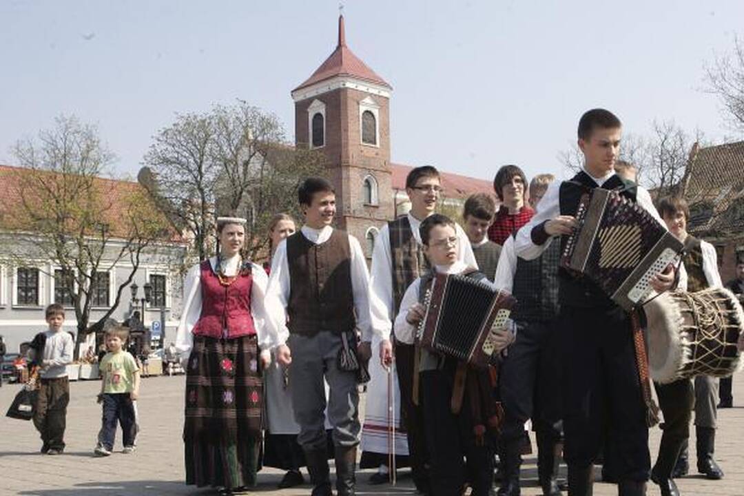 Antrąją Velykų dieną kauniečiai šventė Rotušės aikštėje