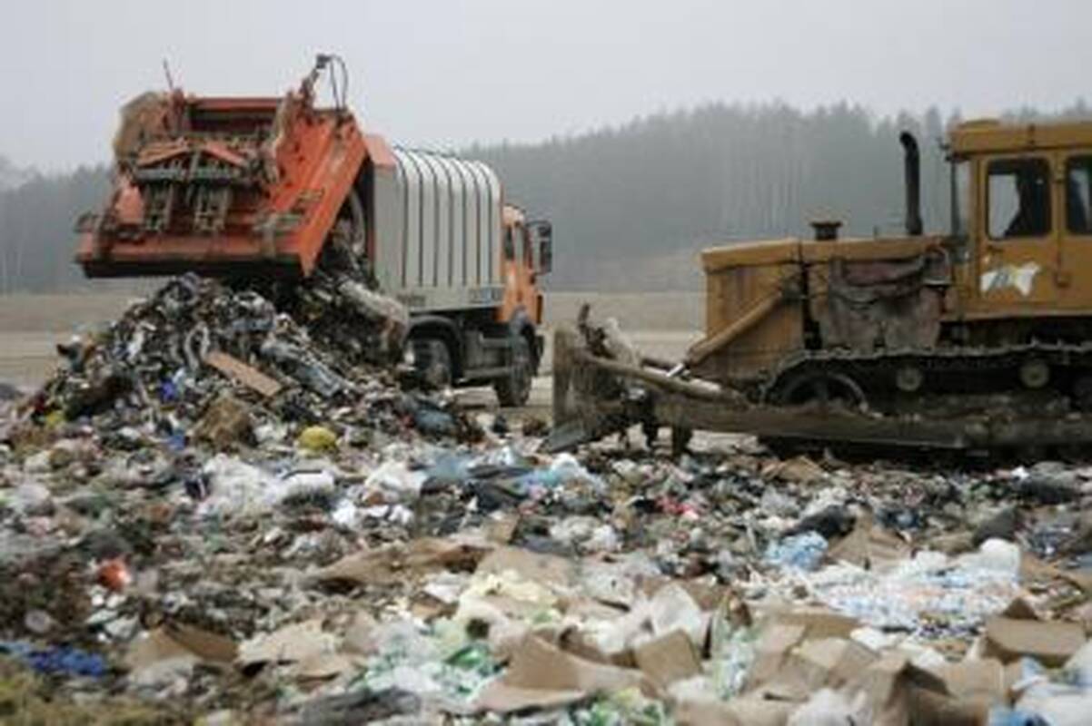 Menas  iš atliekų skatins susimąstyti