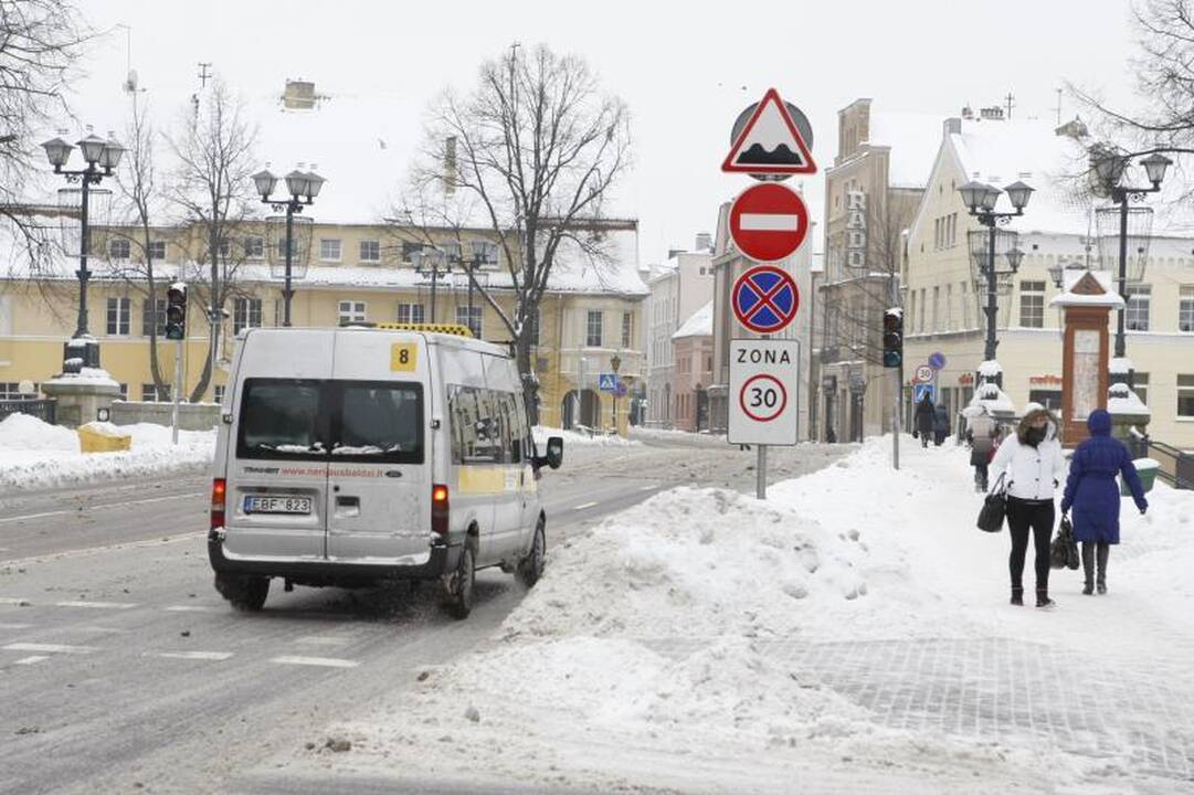 Tiltų gatvė penktadienio vakarą atsivers visiems automobiliams