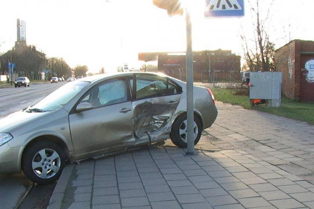 Dėl vėjo Klaipėdoje sutriko šviesoforų darbas