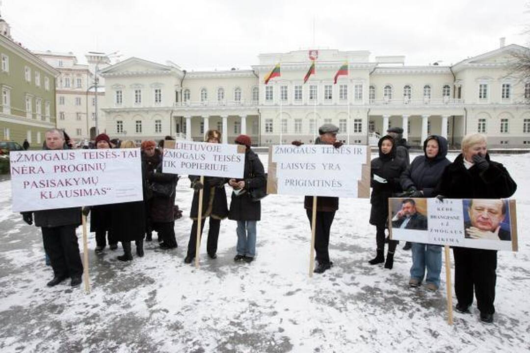Medikai mitinge prašė Prezidentės užtarimo dėl darbo valandų ir atostogų trukmės