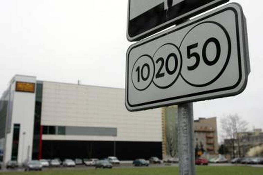 Atvykai į kiną – susimokėk dar ir už automobilio stovėjimą