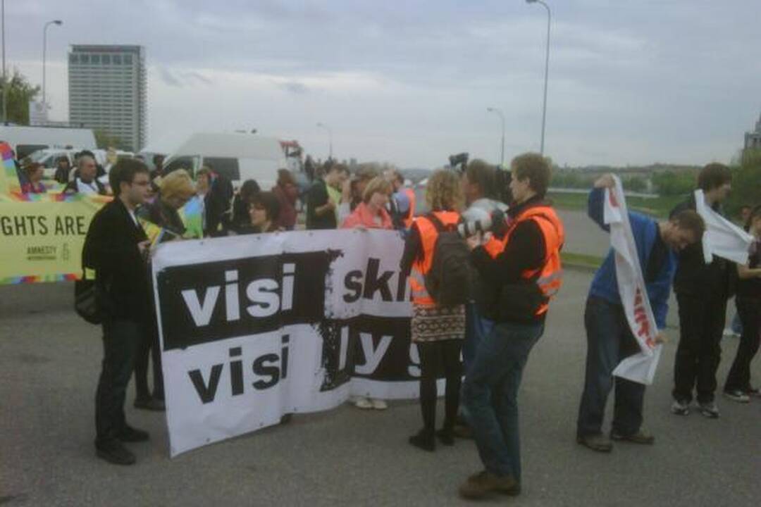 Po eitynių - riaušės. P.Gražulis ir K.Uoka išvesdinti jėga