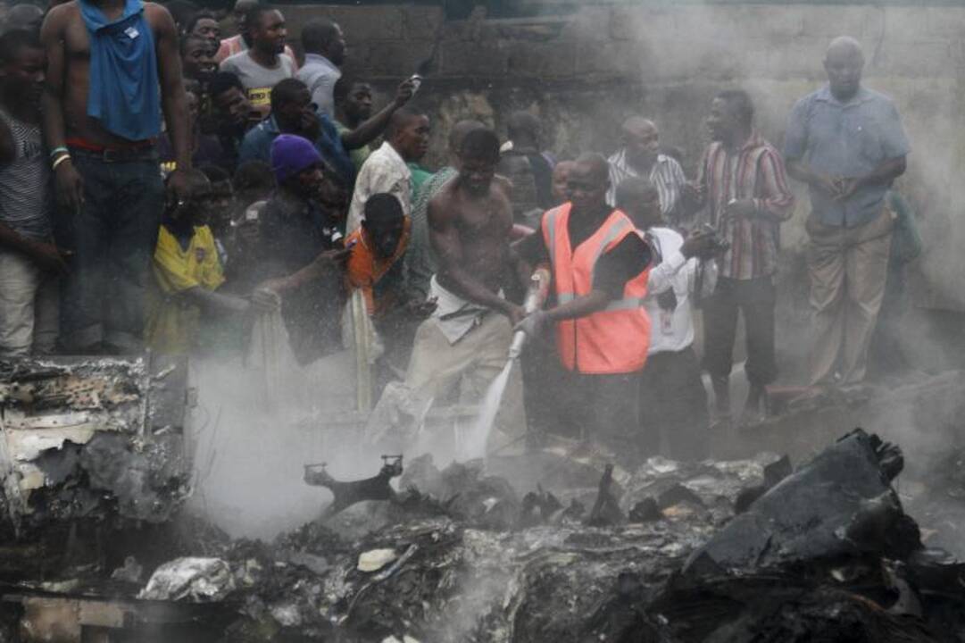 Nigerijoje nukritus keleiviniam lėktuvui veikiausiai žuvo 153 žmonės