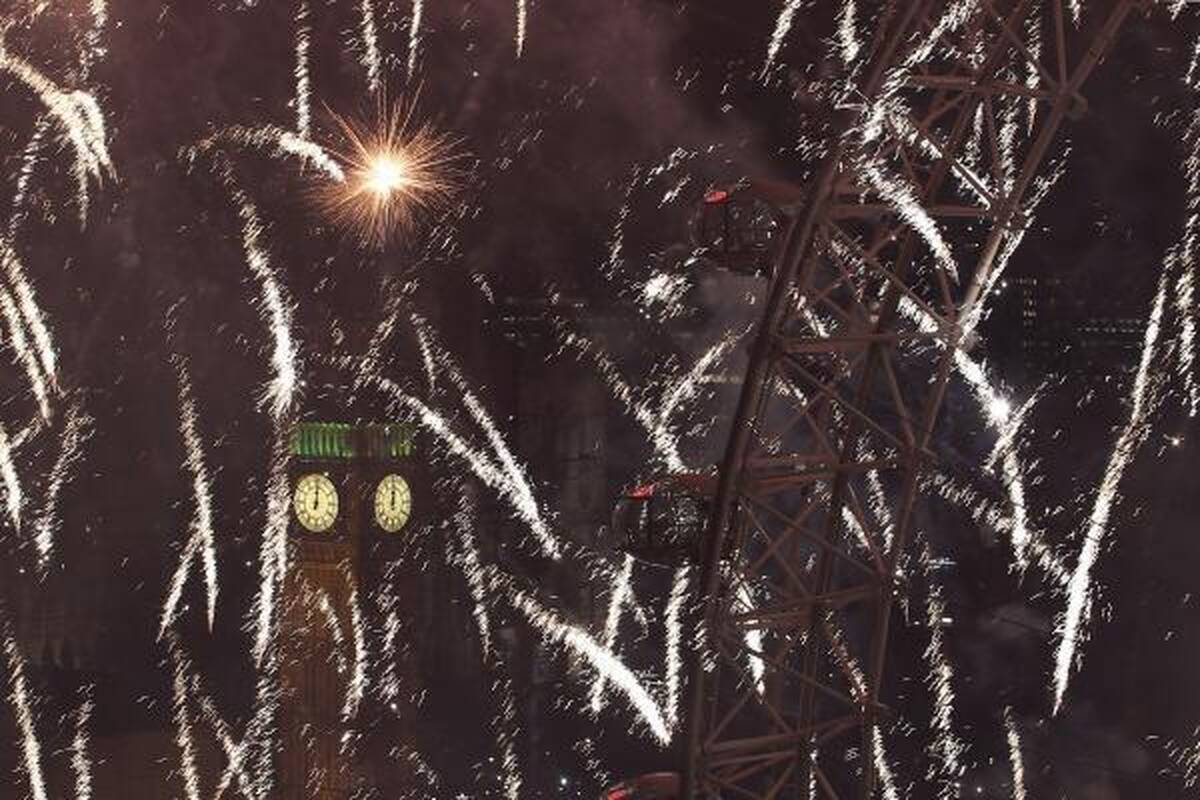 2011 metų pradžią pasaulyje pažymėjo masinės linksmybės ir žemės drebėjimas