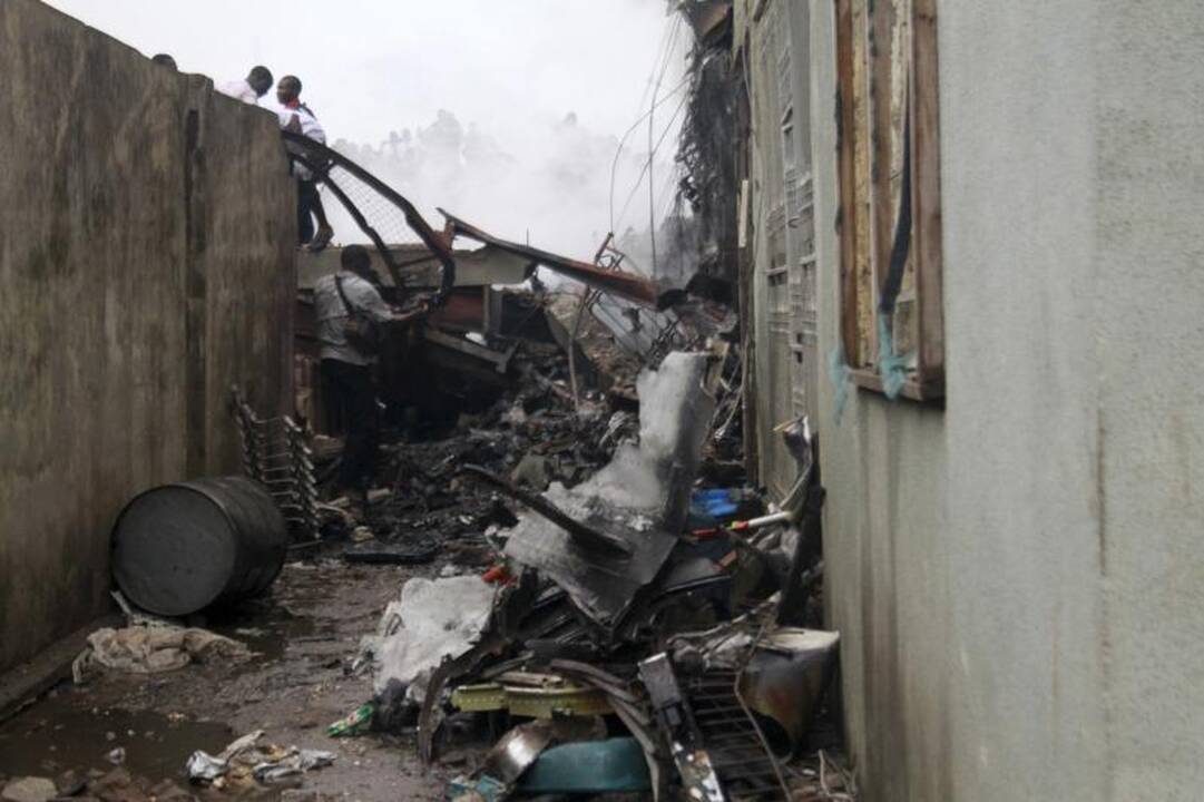 Nigerijoje nukritus keleiviniam lėktuvui veikiausiai žuvo 153 žmonės