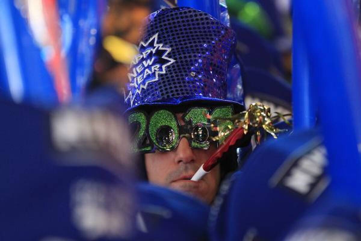 2011 metų pradžią pasaulyje pažymėjo masinės linksmybės ir žemės drebėjimas