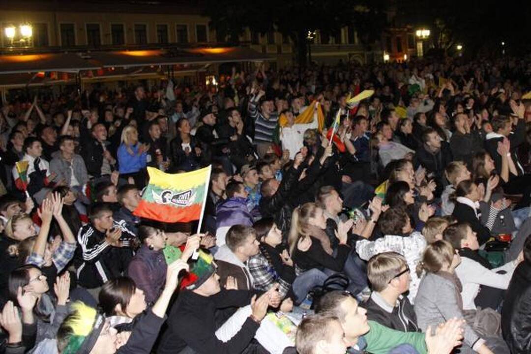 Pusfinalio rungtynes viešose vietose stebės dvigubai daugiau žiūrovų (papildyta)