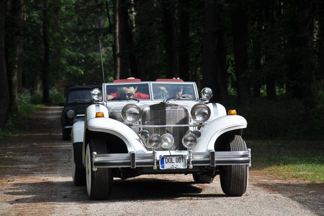 Lietuvos keliuose žavėjo automobilizmo klasika