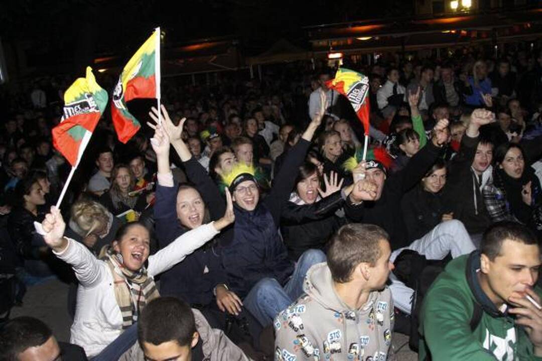 Pusfinalio rungtynes viešose vietose stebės dvigubai daugiau žiūrovų (papildyta)