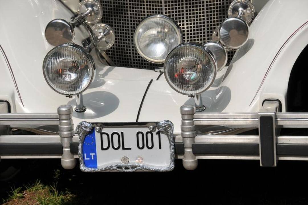 Lietuvos keliuose žavėjo automobilizmo klasika